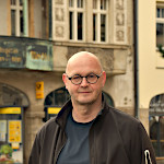 Foto von Sven Leinert. Im Hintergrund das Haus Maschke im Stil der Reformarchitektur